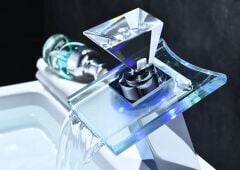LED Işıklı Musluk Renk Değiştiren Cam Şelale Havzası Lavabo Banyo Musluk Batarya